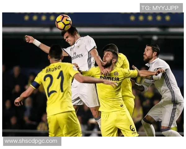 2013年欧冠经典对决皇马与曼联的巅峰之战回顾与分析