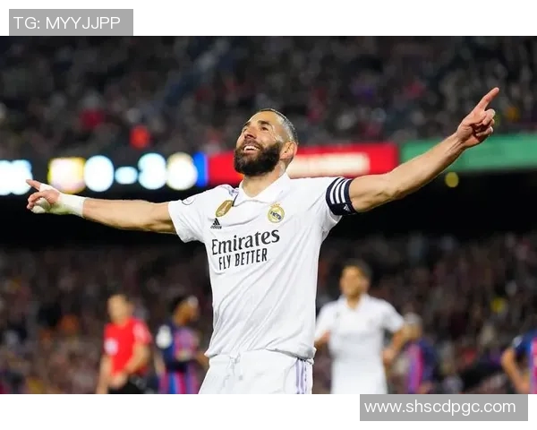 本泽马重返赛场展现王者风范引发球迷热烈期待与赞誉 本泽马重返赛场展现王者风范引发球迷热烈期待与赞誉