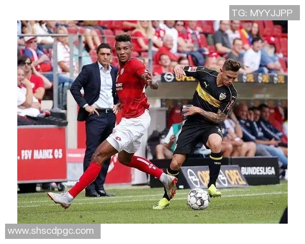 沃尔夫斯堡与法兰克福主场难分胜负,战平收场 沃尔夫斯堡与法兰克福主场难分胜负,战平收场